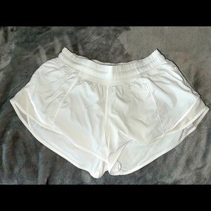 Lululemon Hotty hot low rise short 2.5”